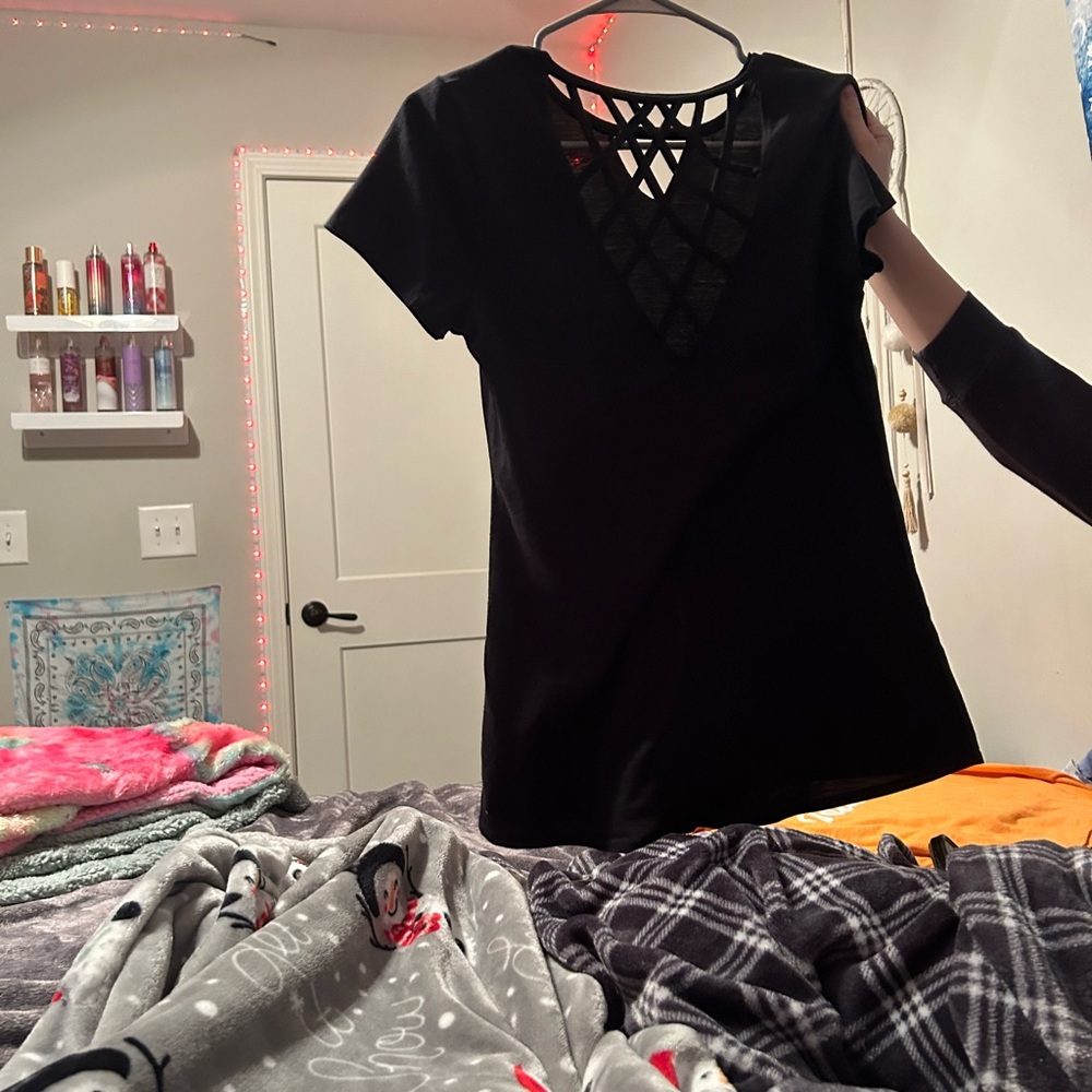 Black cute shirt.